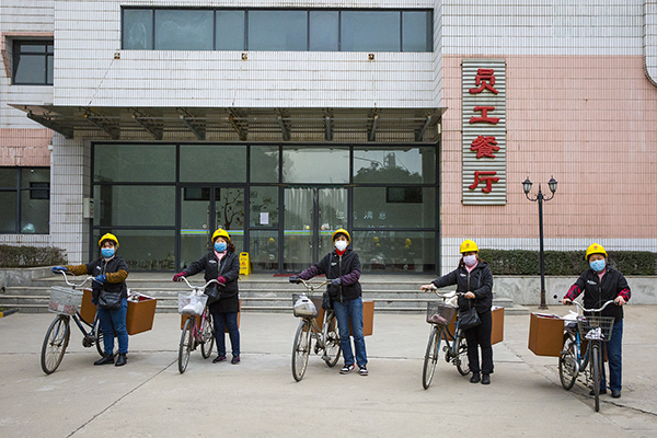 10  大家騎著自行車出發(fā).jpg