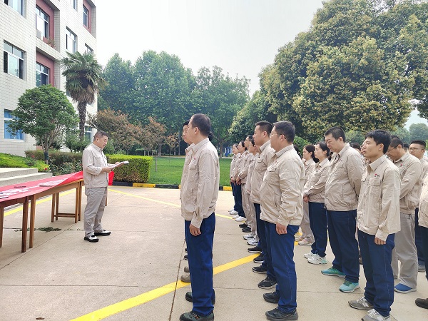 6月3日，計控電儀部部長王文波組織部門員工進行安全生產(chǎn)月宣貫活動.jpg